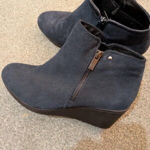 Chic Suede Ankle Booties in Deep Blue